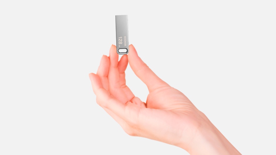 kioxia TransMemory U366 USB3.2 Gen 1 64GB R100 – 128GB