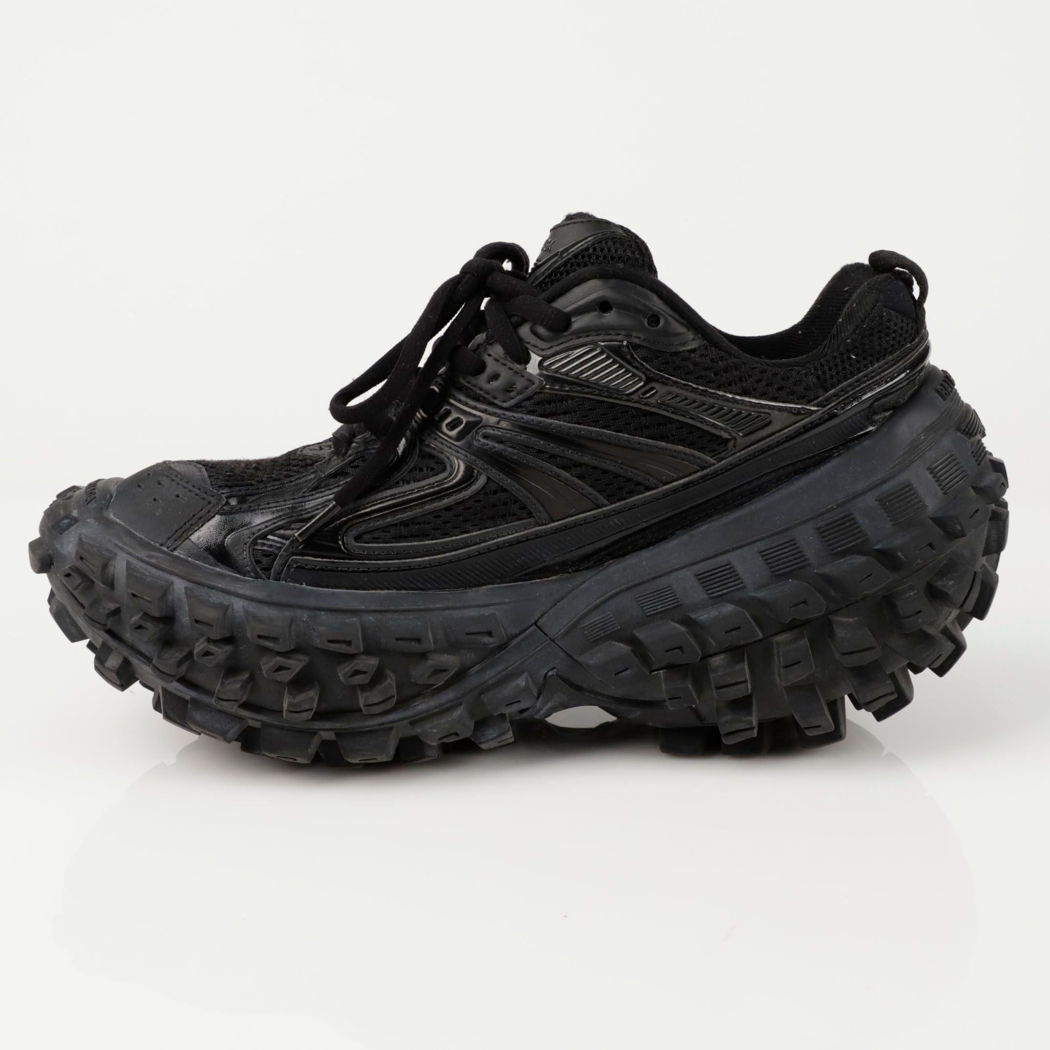 Defender Sneakers
