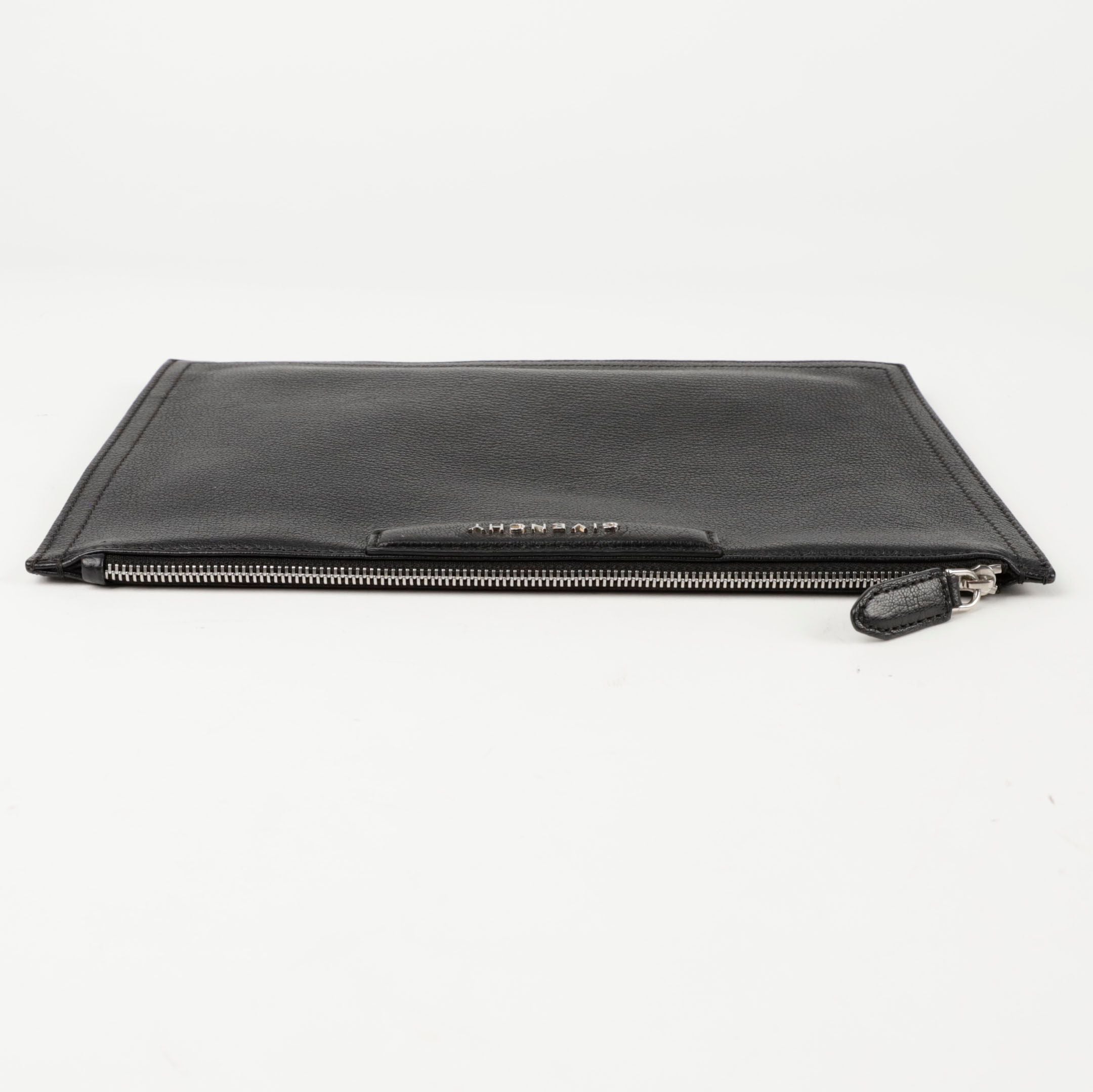 Antigona Medium Clutch