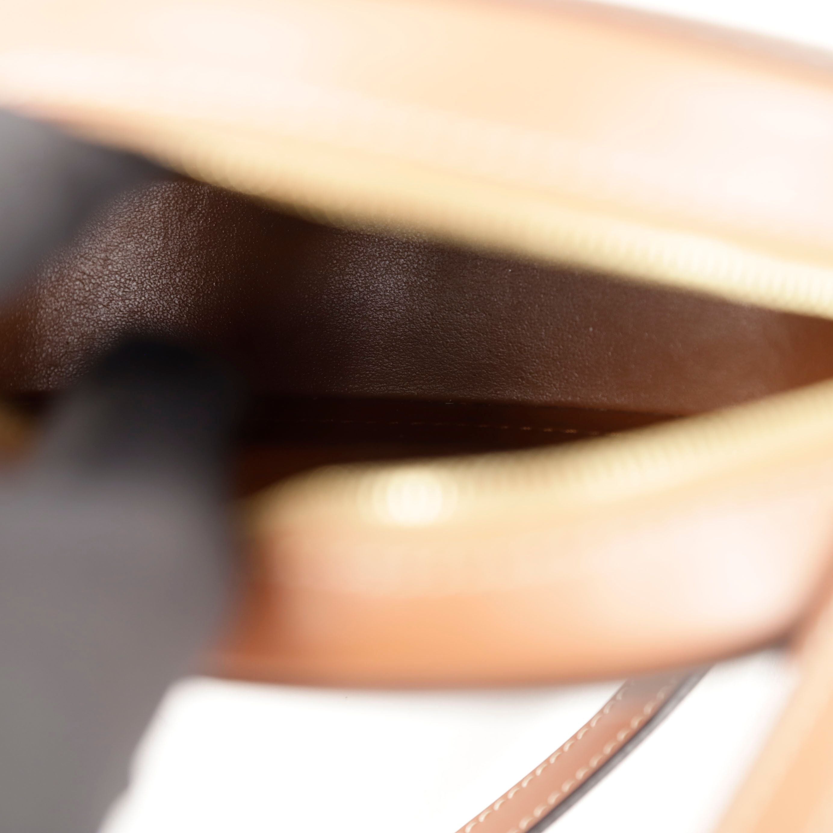 Triope Oval Pulse Shoulder Crossbody Bag