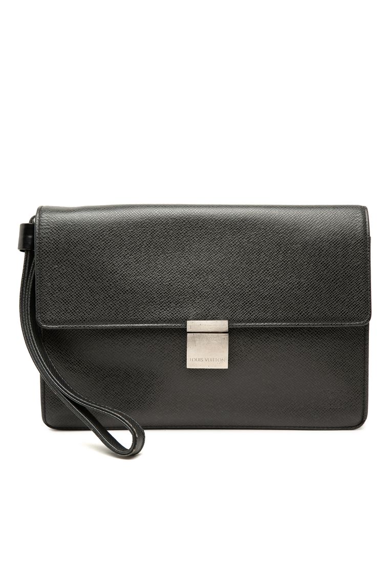 Pre-Loved Louis Vuitton Taiga Selenga