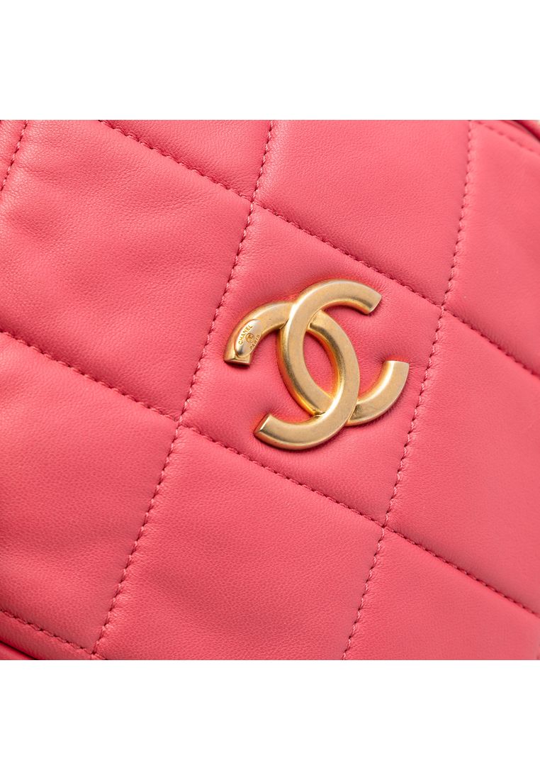 Pre-Loved Chanel Cc Quilted Lambskin Diamond Clutch With Chain