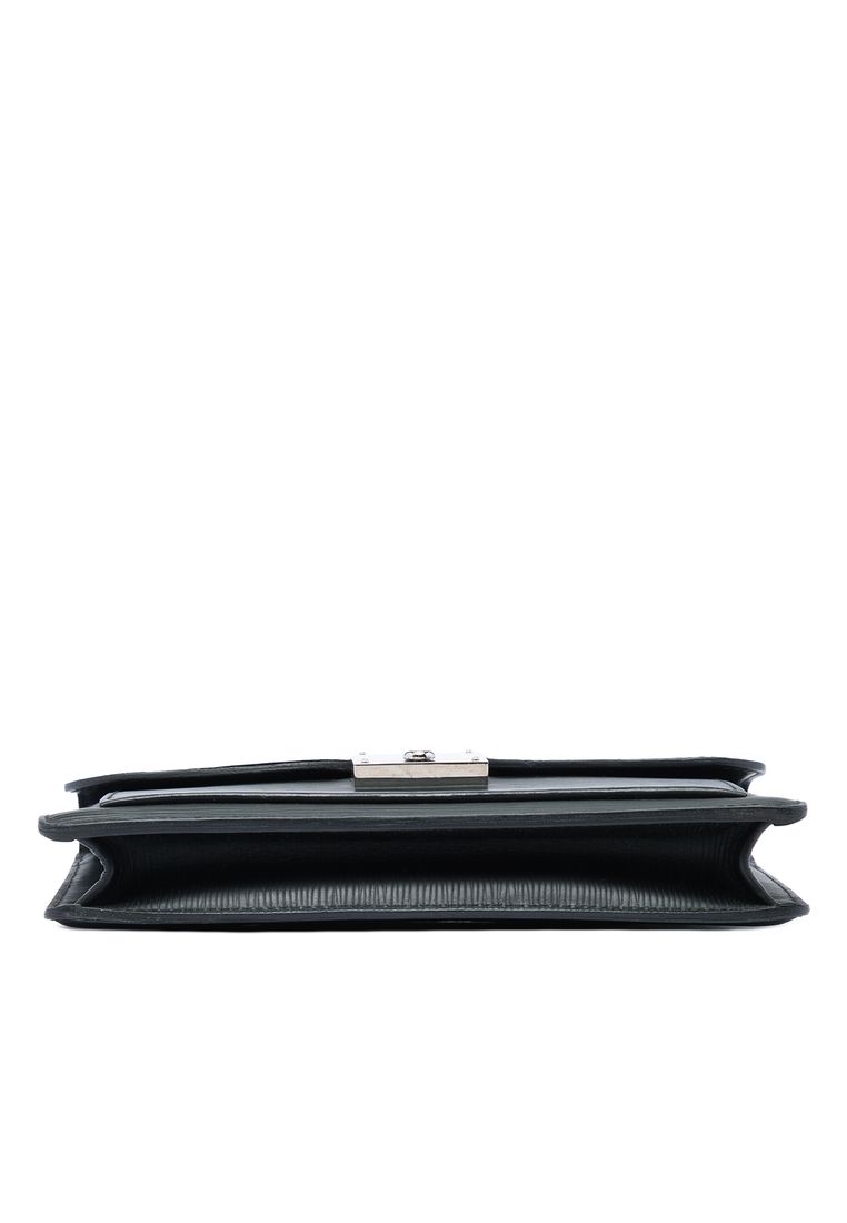 Pre-Loved Louis Vuitton Epi Neo Belaia Clutch
