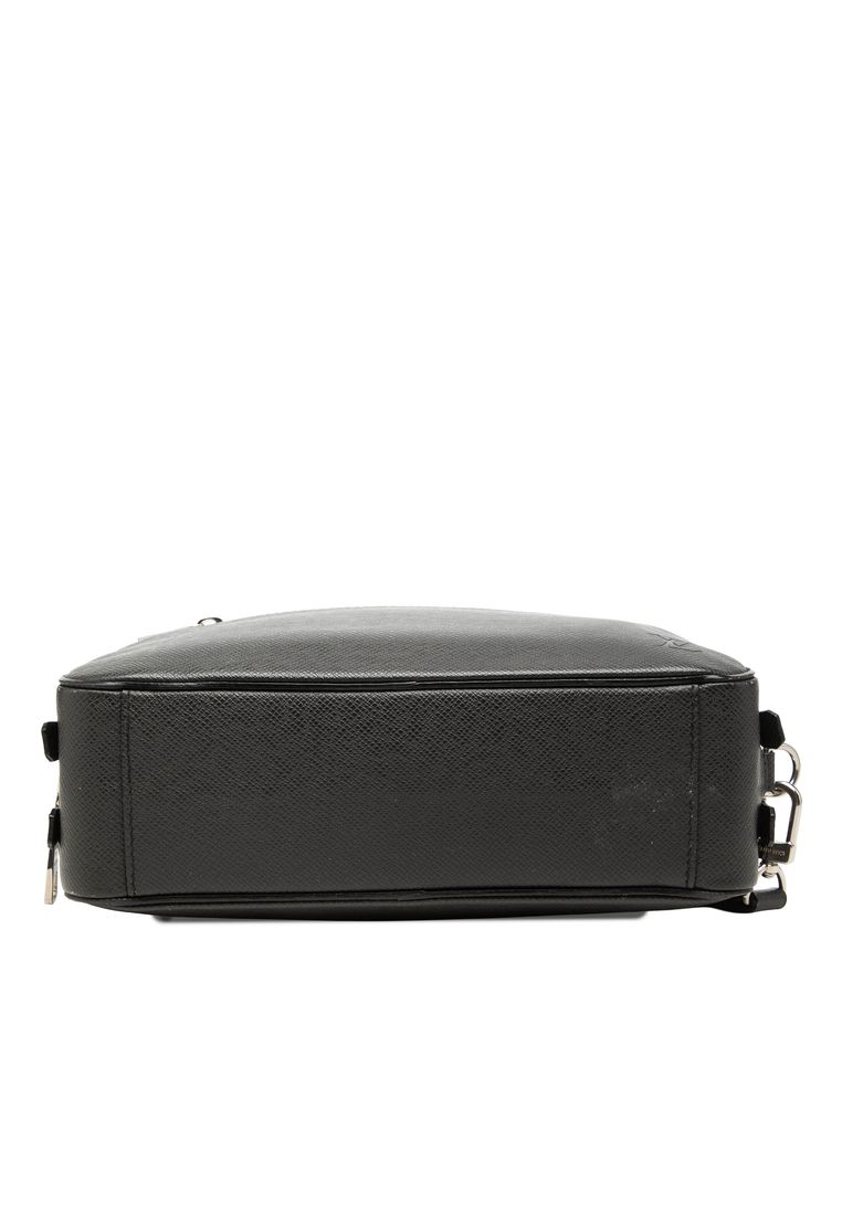 Pre-Loved Louis Vuitton Taiga Kasai