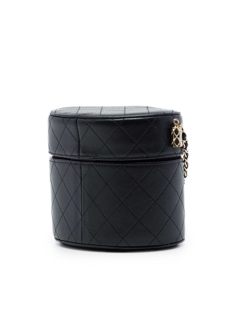 Pre-Loved Chanel Cc Quilted Lambskin Round Vanity Clutch With Chain