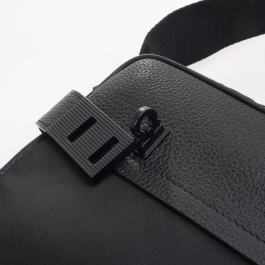 SALVATORE FERRAGAMO Men's Hug Buckle Messenger Bag, Black